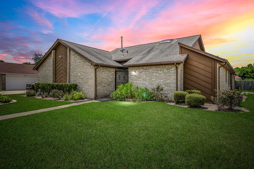 6002 Maywood Forest Drive, Houston TX 77088