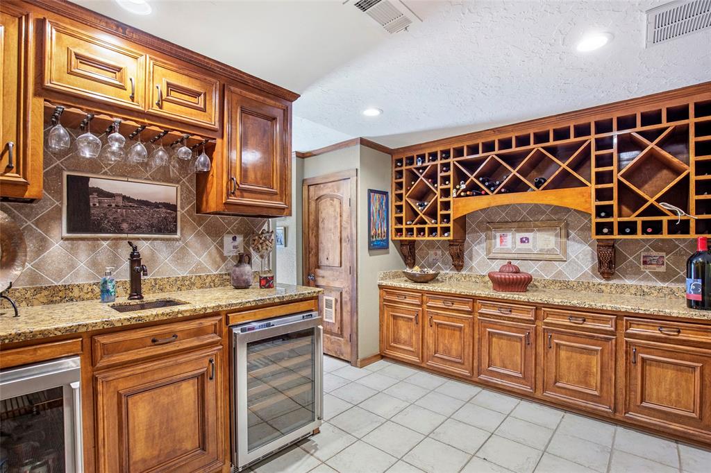 1002 Lisa Lane, Houston, TX 77339