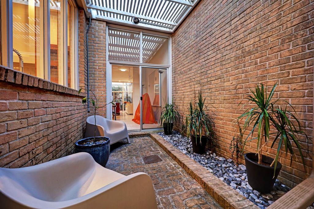 523 Bolton Place, Houston, TX 77024