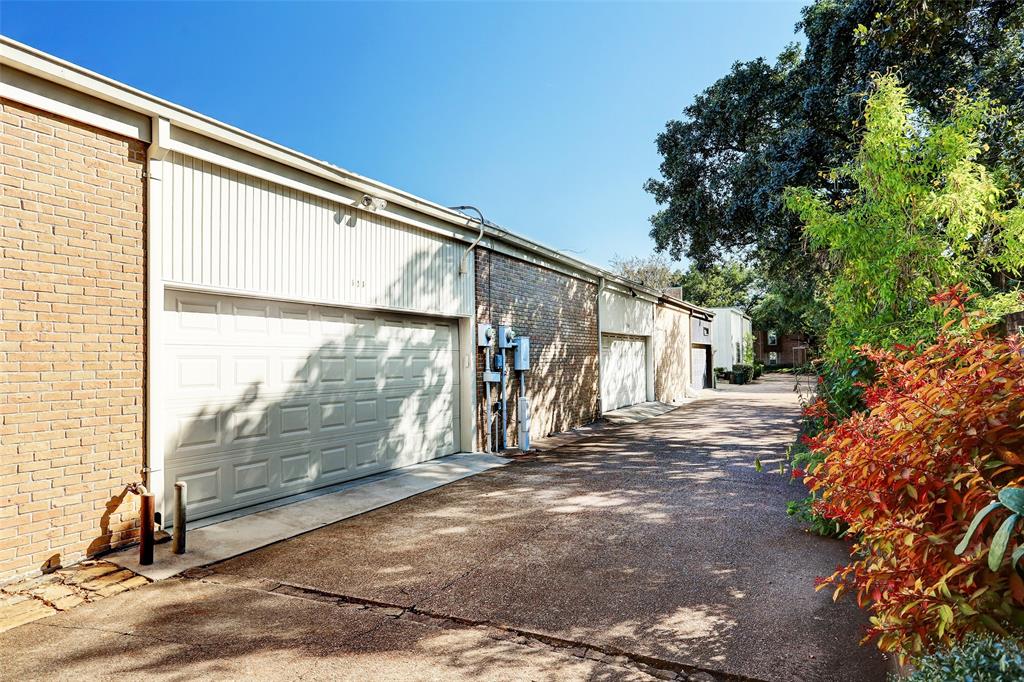 523 Bolton Place, Houston, TX 77024