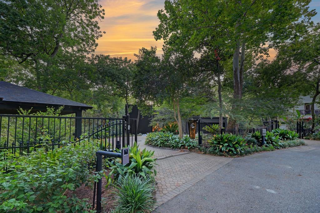 11686 Arrowwood Circle, Piney Point Village, TX 77063