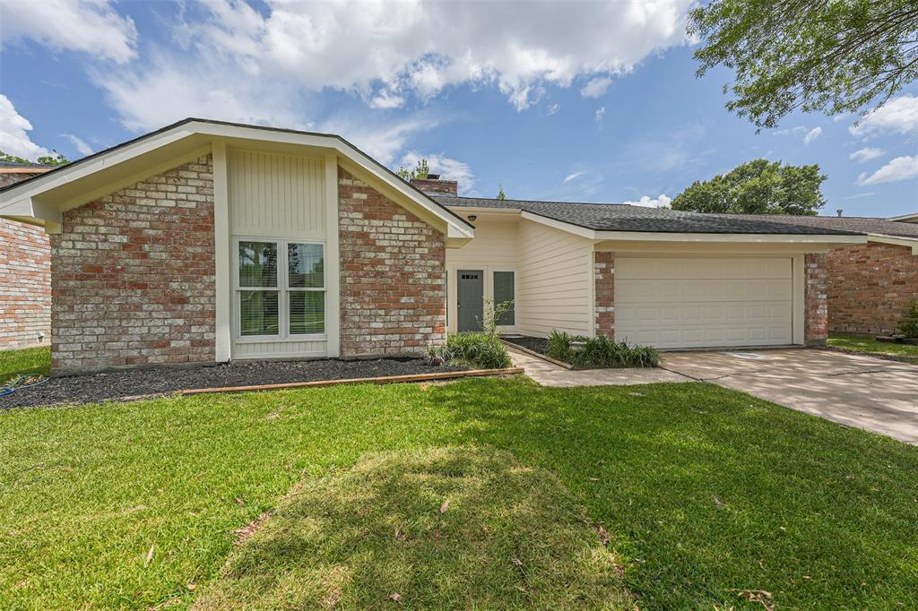 9826 Sagequeen Drive, Houston, TX 77089