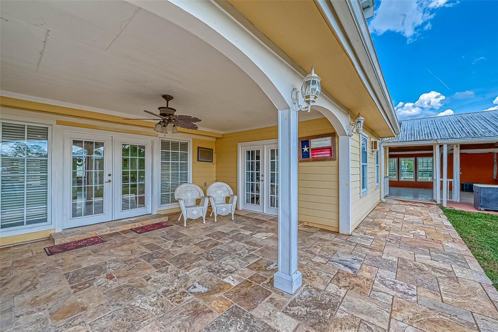 5207 Old Coffee Plantation Road, Rosharon, TX 77583