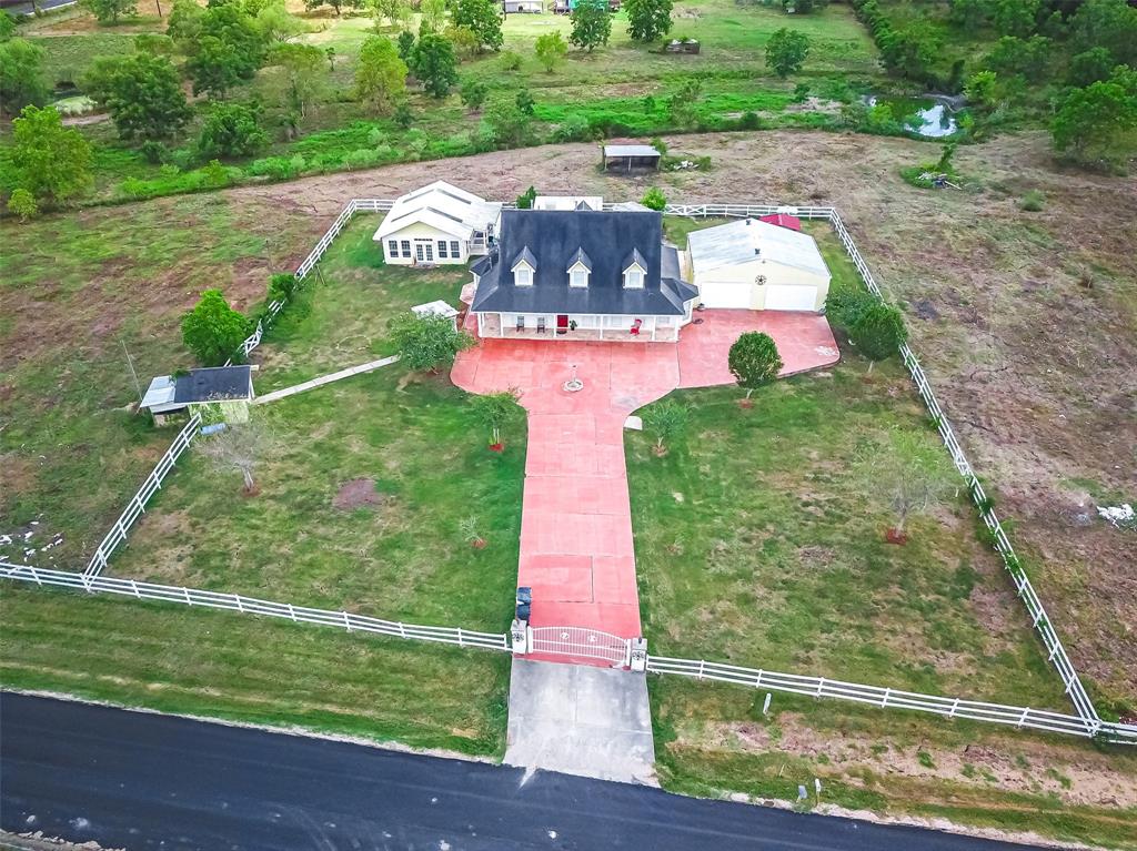 5207 Old Coffee Plantation Road, Rosharon, TX 77583