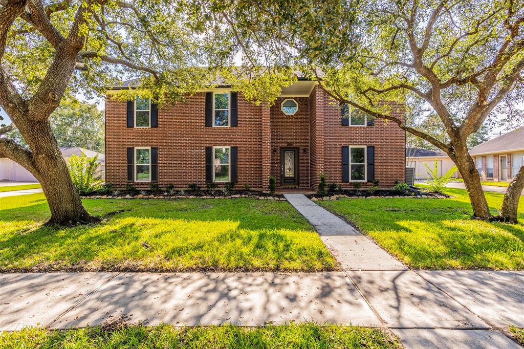 507 Regency Court, Friendswood, TX 77546