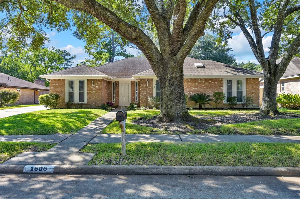 1606 N Hollow Drive, Humble, TX 77396