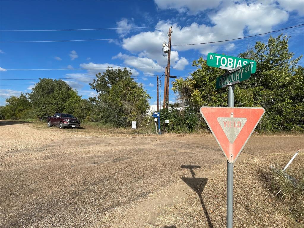 812 W Tobias Road, Ellinger, TX 78938