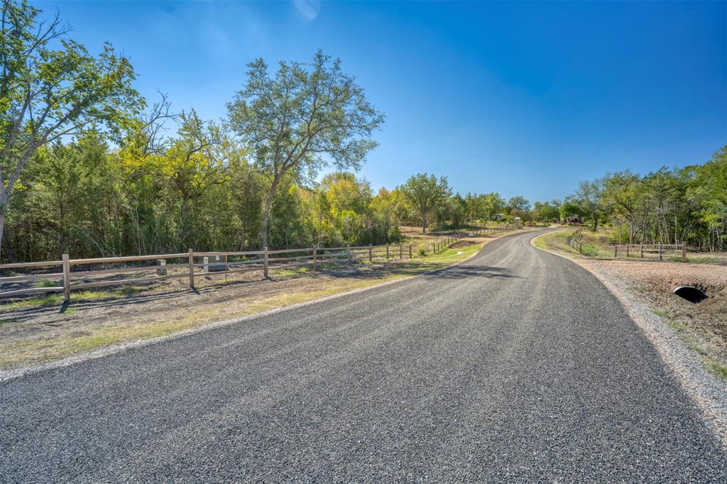 10 Chappell Creek Ln, Chappell Hill, TX 77426