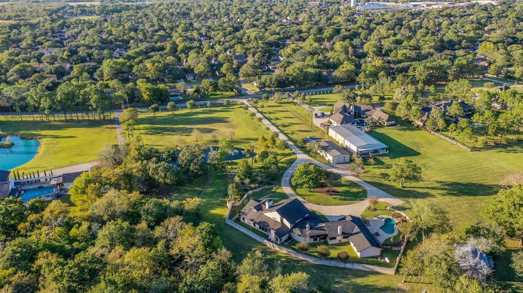 17 Wilderness Trail, Friendswood, TX 77546