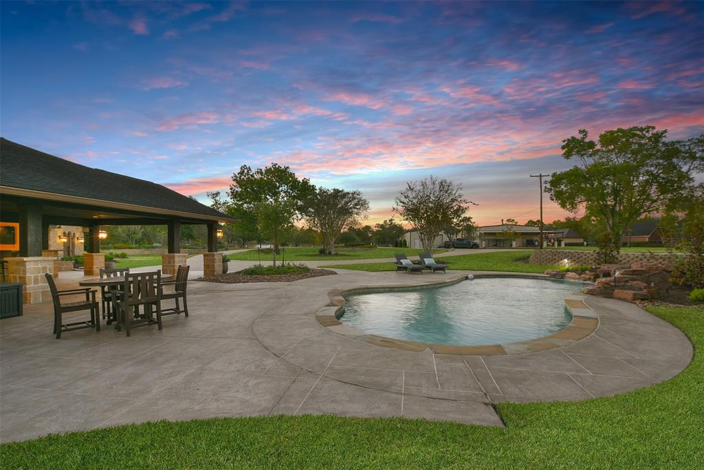 17 Wilderness Trail, Friendswood, TX 77546