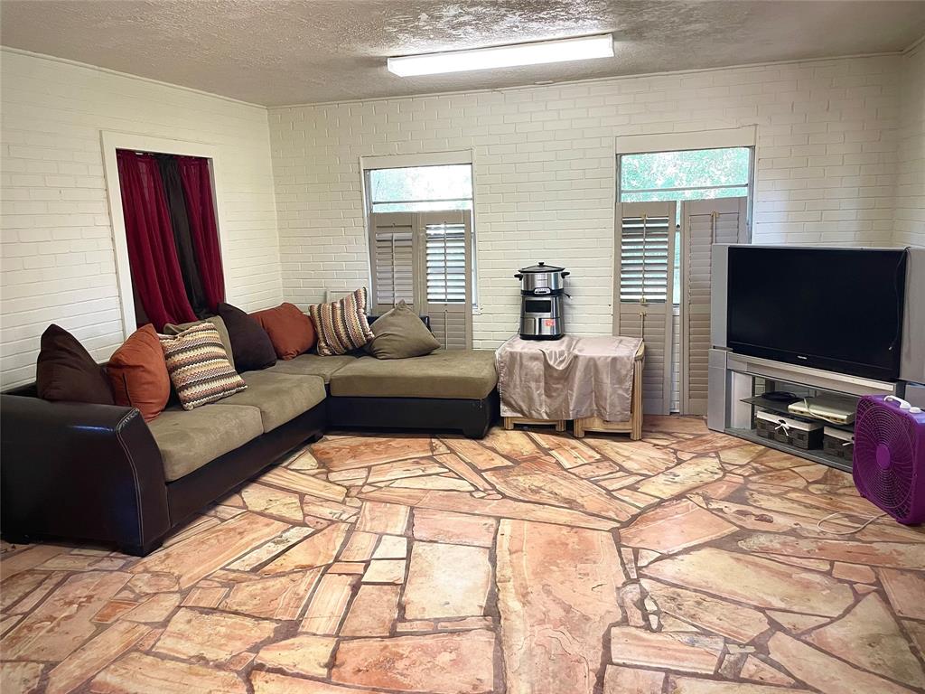 1719 Kilgore Road, Baytown, TX 77520