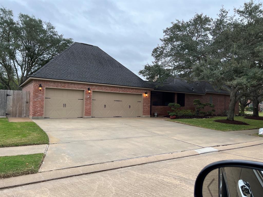 110 Harvard Oaks Drive, Lake Jackson, TX 77566