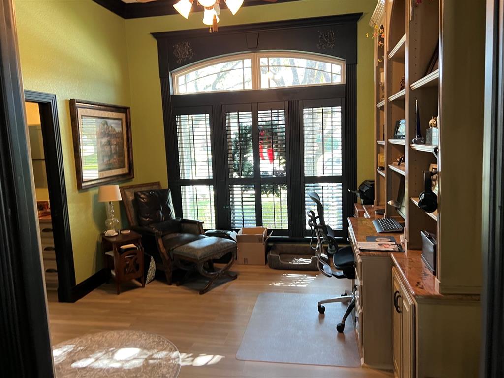 110 Harvard Oaks Drive, Lake Jackson, TX 77566