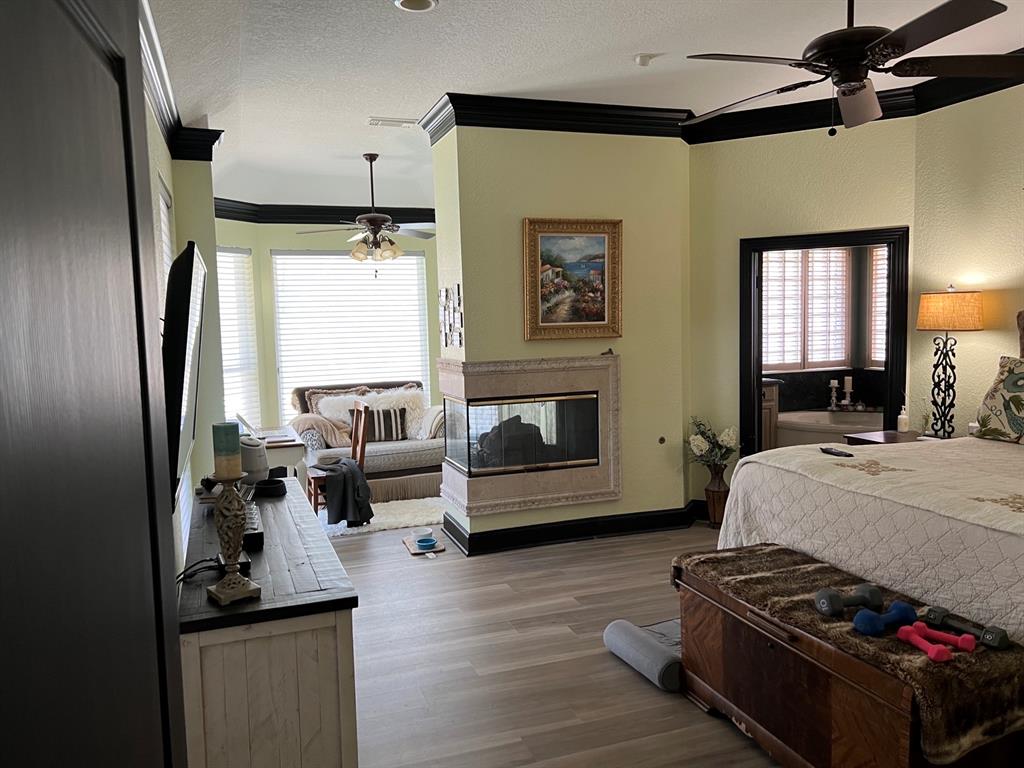 110 Harvard Oaks Drive, Lake Jackson, TX 77566