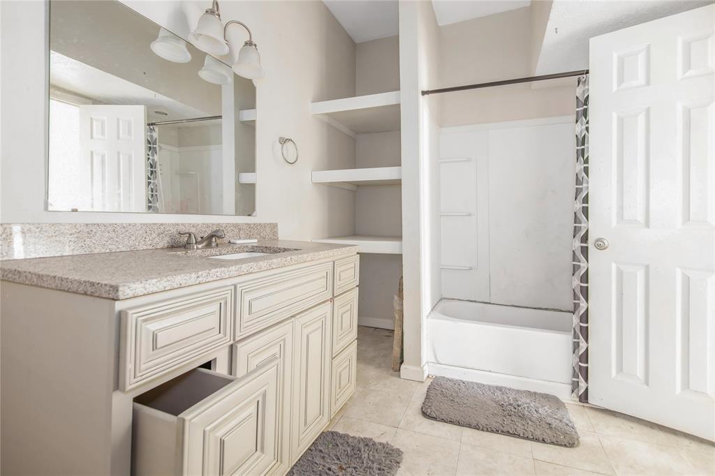 320 Tomlinson St, Sour Lake, TX 77659