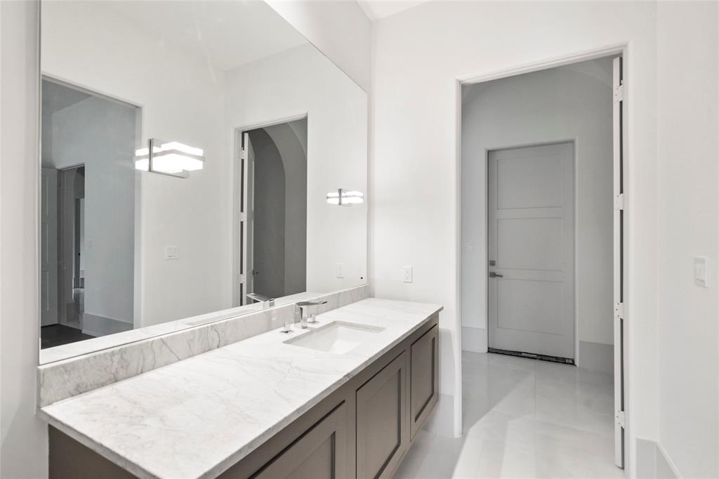 39 Thornblade Circle, The Woodlands, TX 77389