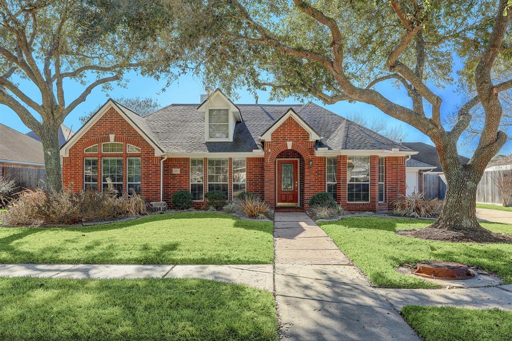 Homes for Sale in League City TX with Detached Garage