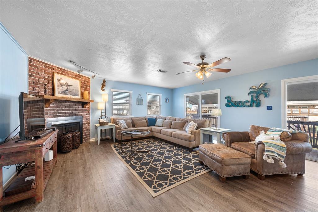 3814 Tradewinds Drive, Galveston, TX 77554