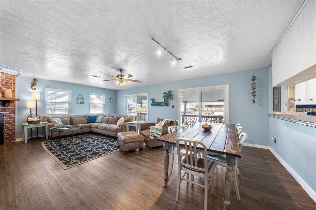 3814 Tradewinds Drive, Galveston, TX 77554