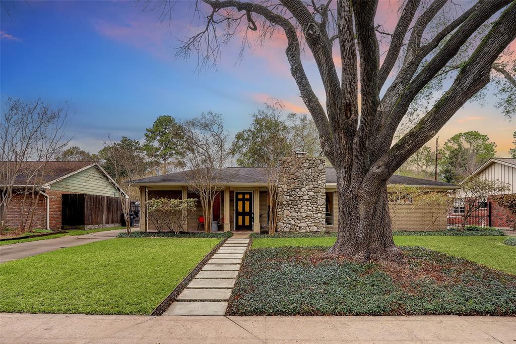 Sold 10706 Wickersham Lane, Houston, TX 77042 4 Beds / 2 Full Baths