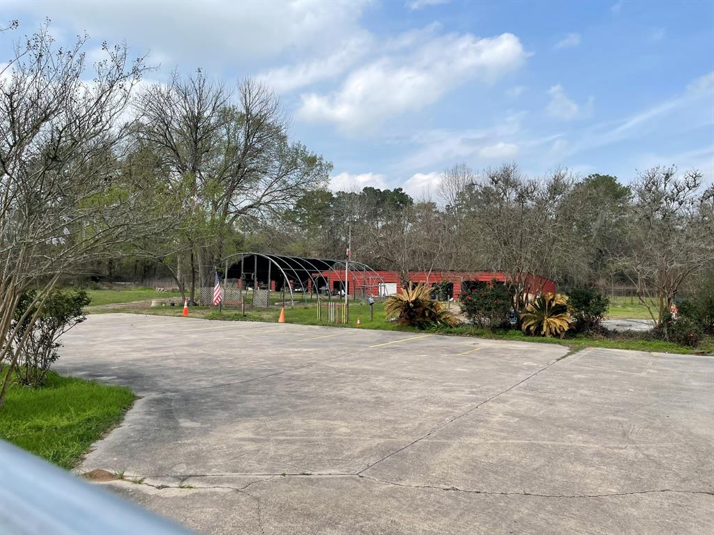701 Hamblen Rd, Kingwood, TX 77339