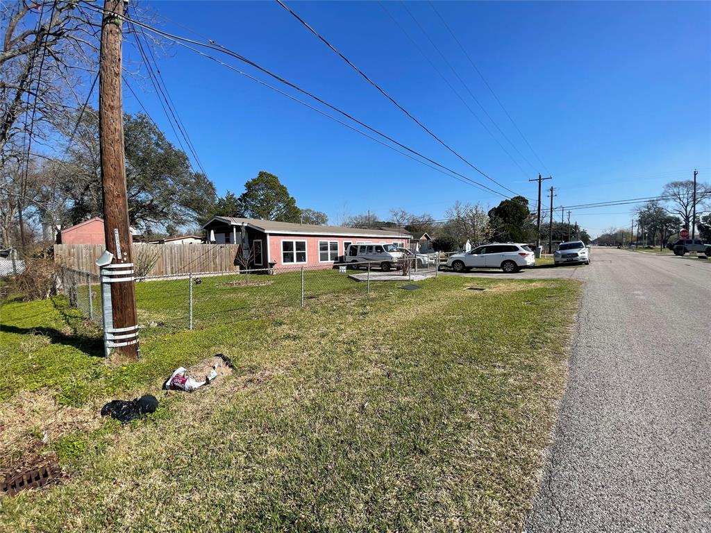 2738 Pansy St, Pasadena, TX 77503