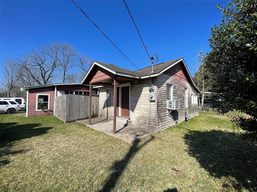 2738 Pansy St, Pasadena, TX 77503