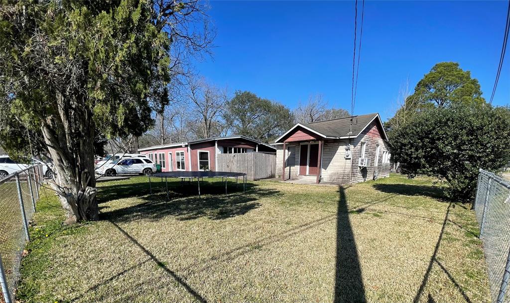 2738 Pansy St, Pasadena, TX 77503