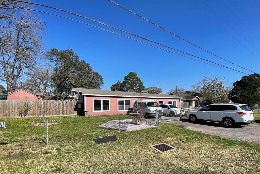 2738 Pansy St, Pasadena, TX 77503