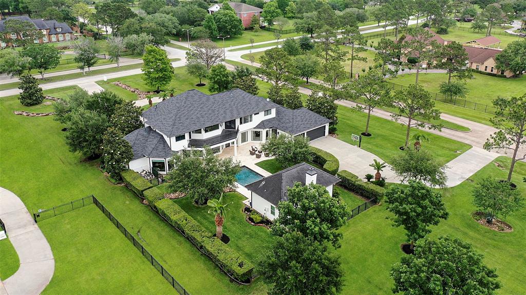 2018 San Joaquin Pkwy, Friendswood, TX 77546