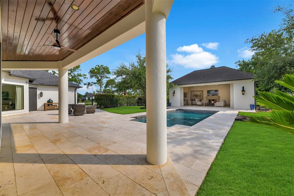 2018 San Joaquin Pkwy, Friendswood, TX 77546