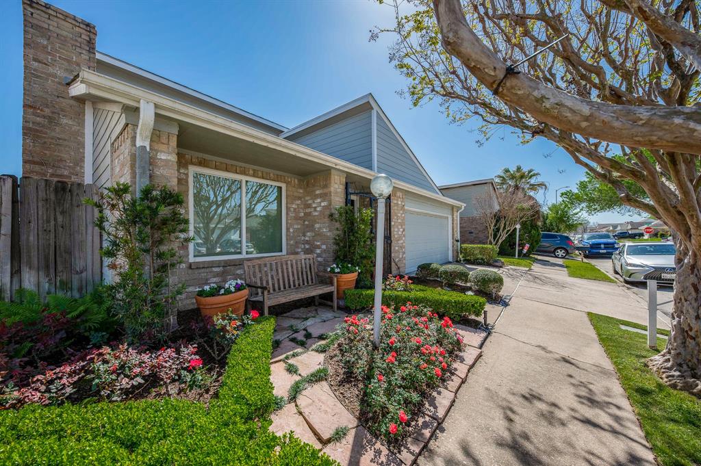 6431 Briar Terrace Dr, Houston, TX 77072