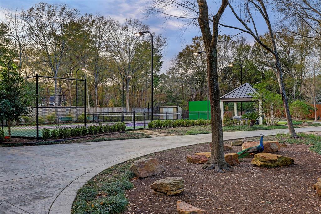 8 E Rivercrest Drive, Houston, TX 77042