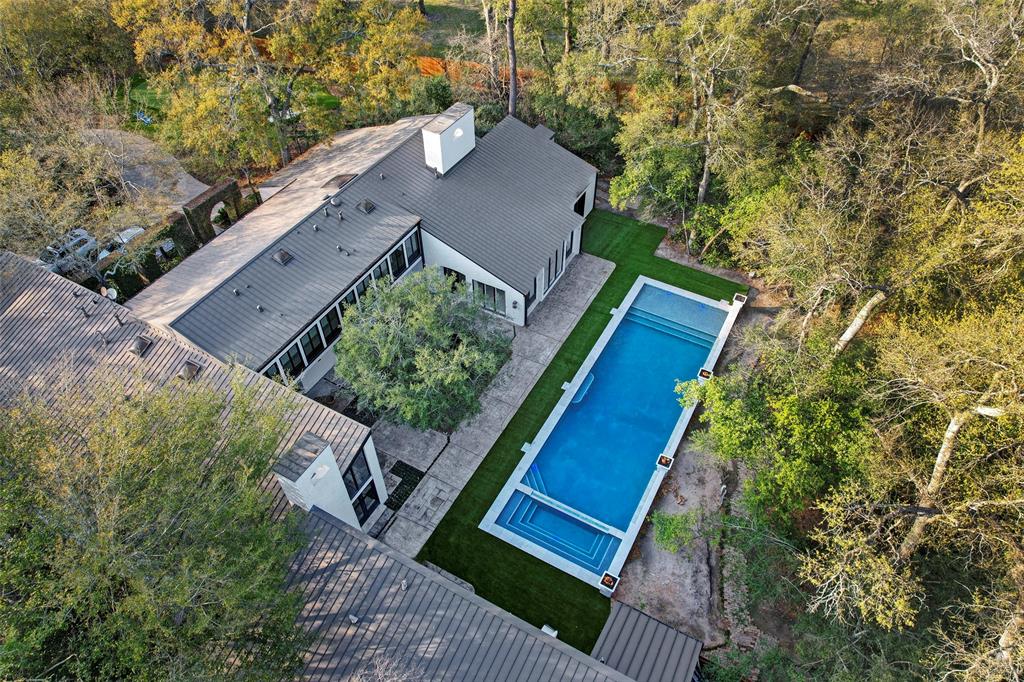 8 E Rivercrest Dr, Houston, TX 77042