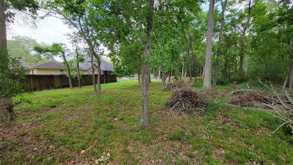 727 Olde Oak Dr, Dickinson, TX 77539