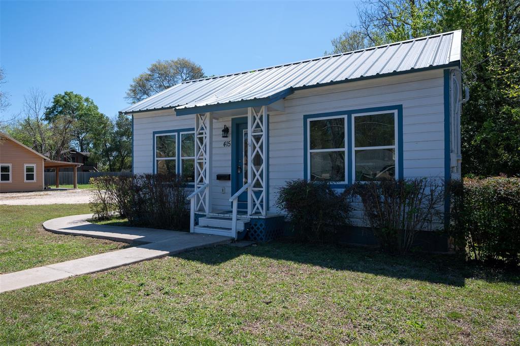 415 W Bluff St, Woodville, TX 75979
