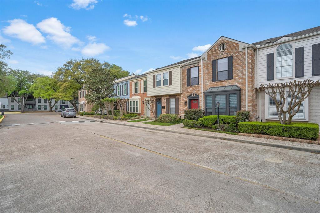 7411 Brompton Street, Houston, TX 77025