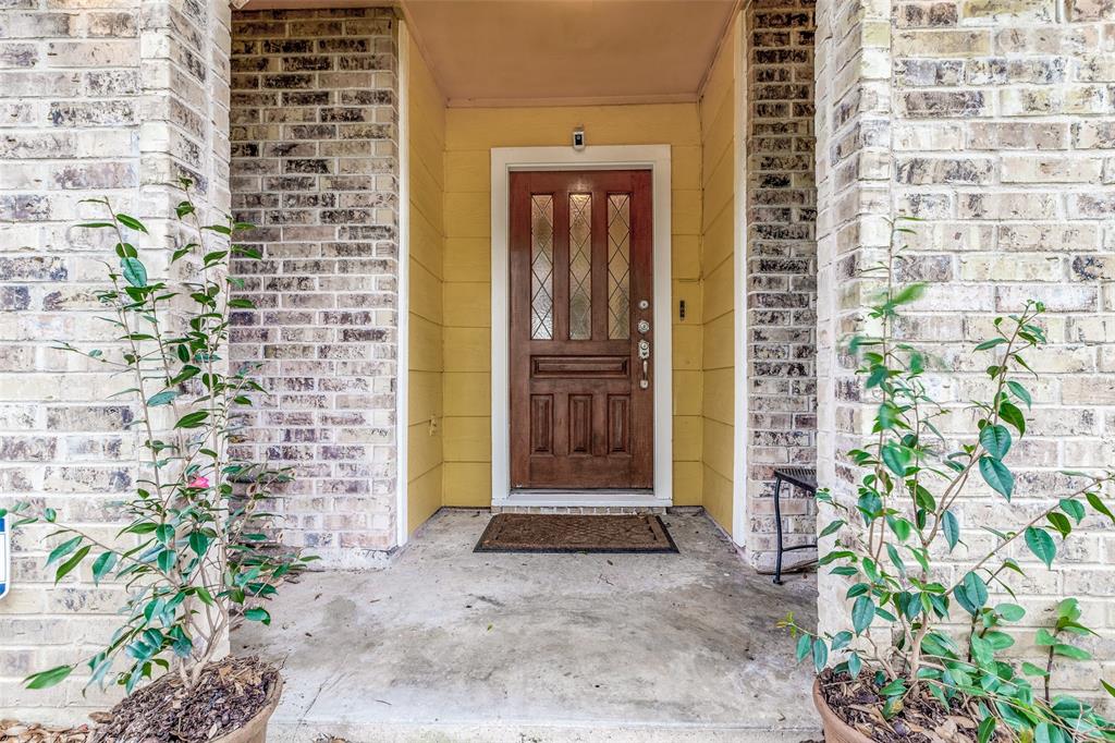 10738 Valley Hills Dr, Houston, TX 77071