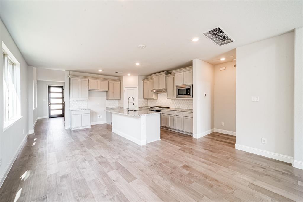 2035 Woodgate Ln, Tomball, TX 77375