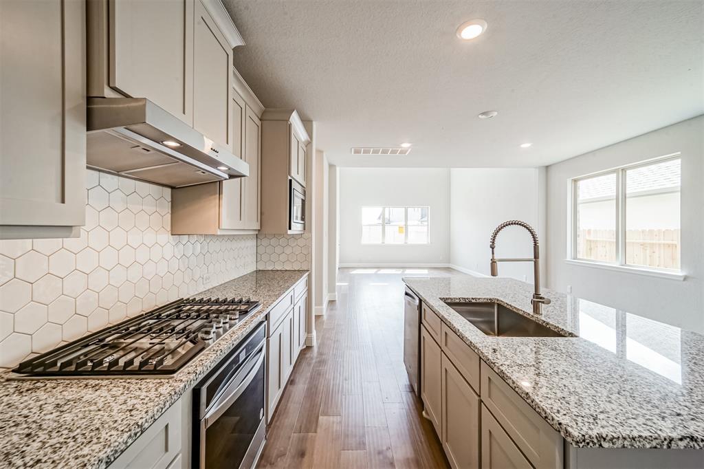 2035 Woodgate Ln, Tomball, TX 77375