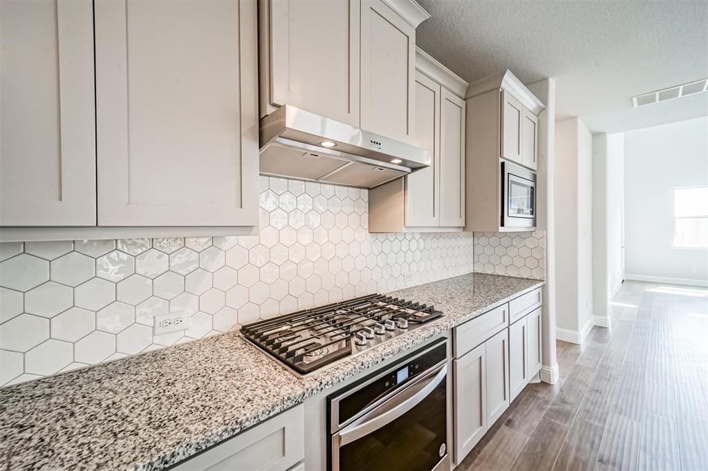 2035 Woodgate Ln, Tomball, TX 77375