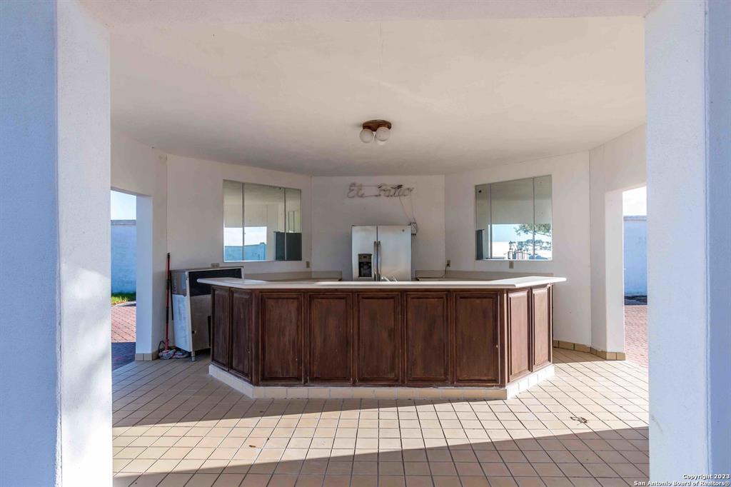 2470 US181 S, Karnes City, TX 78118