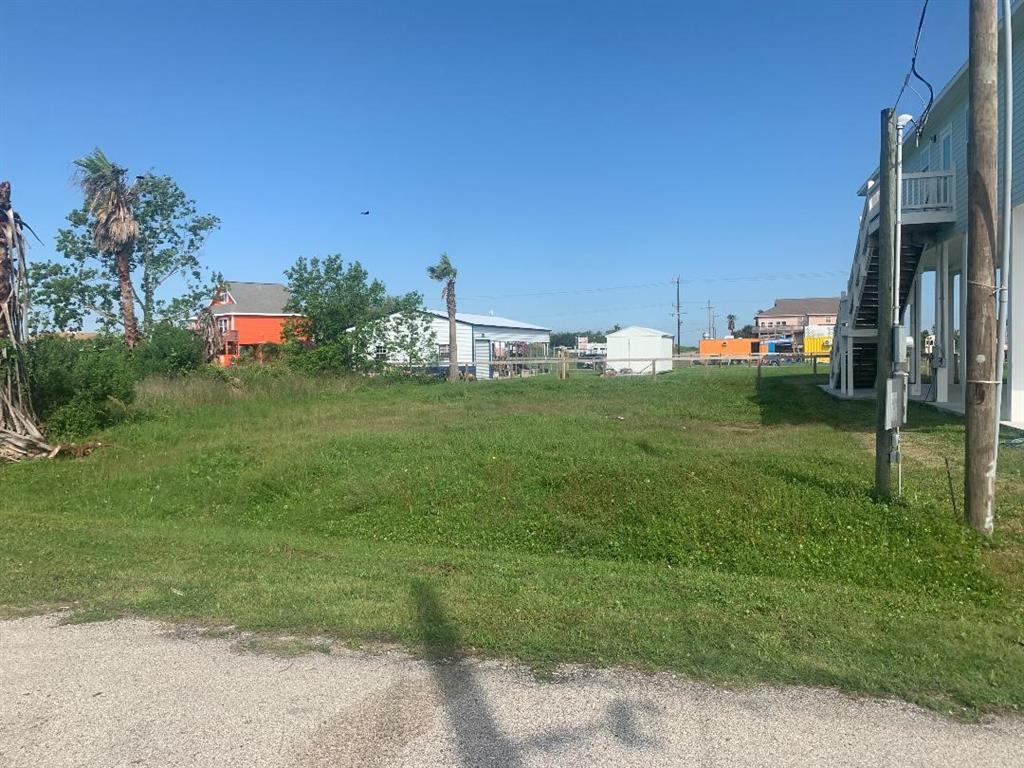 2111 Seahorse Lane, Crystal Beach, TX 77650