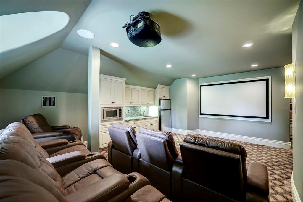 15 E Rivercrest Drive, Houston, TX 77042