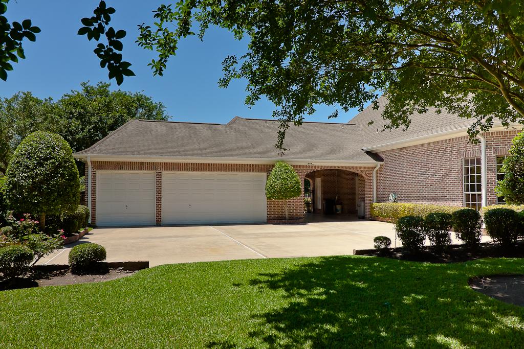 1903 CANDLELIGHT CT, FRIENDSWOOD, TX 77546