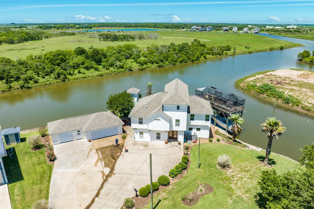 550 Kings Dr, Freeport, TX 77541