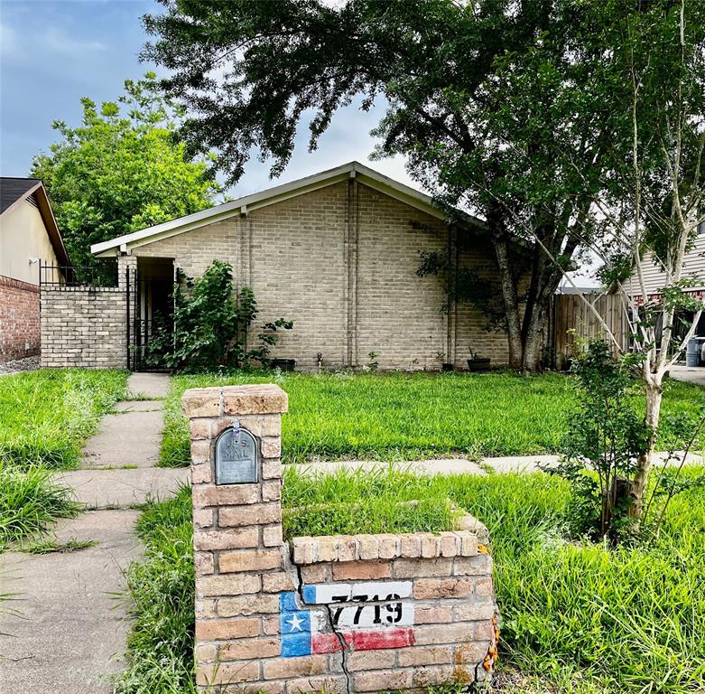 7719 Dawnridge Dr, Houston, TX 77071