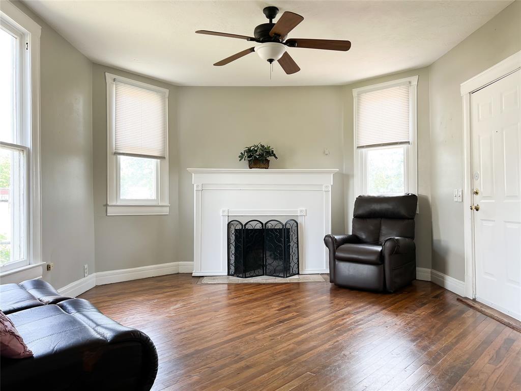 SingleFamily For Sale 5 Rooms 3 Bedrooms 2 Bathrooms Price 1