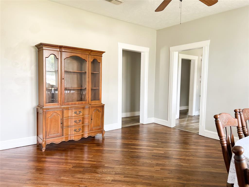 SingleFamily For Sale 5 Rooms 3 Bedrooms 2 Bathrooms Price 1