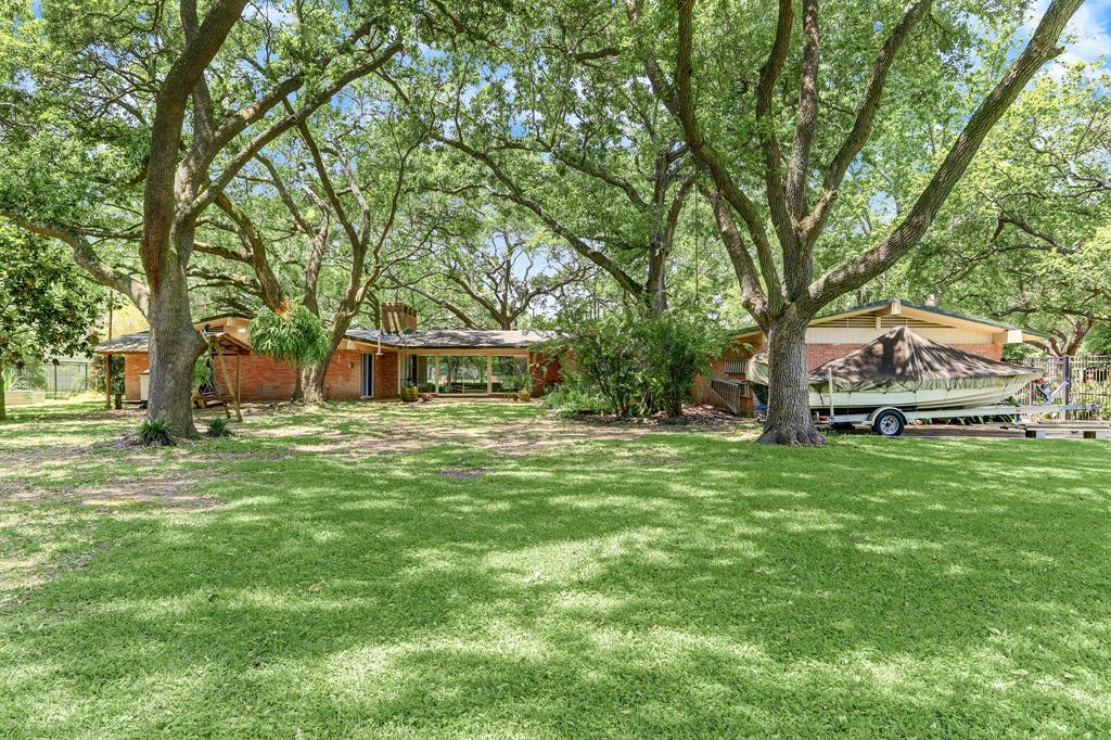 402 Lakeshore Dr, El Lago, TX 77586